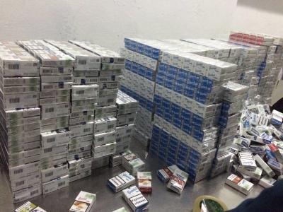 На польской границе в микроавтобусе злоумышленники спрятали более 3000 пачек сигарет 