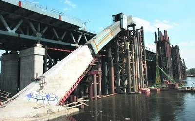 Строительство моста на Троещину приостановлено
