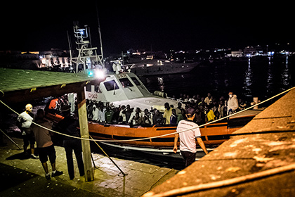 У берегов Италии за сутки спасены 6,5 тыс. мигрантов