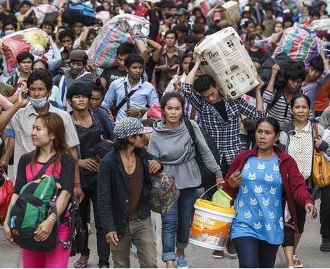 Житель Таиланда пытался перевезти 100 мигрантов в пяти машинах