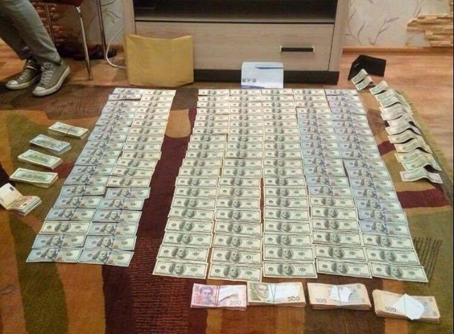 Задержание судьи в Днепре: обнаружено более 54 тыс. долларов и около 13 тыс. евро 