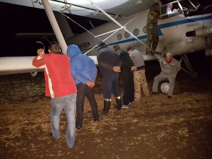 СБУ задержала самолет, заполненный контрабандными сигаретами 