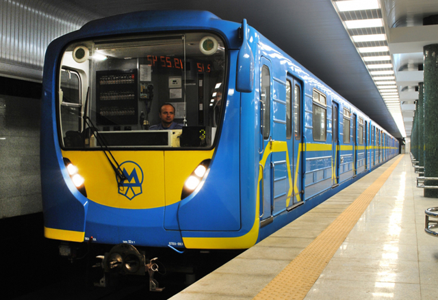 Работникам киевского метро могут разрешить индивидуальные средства защиты