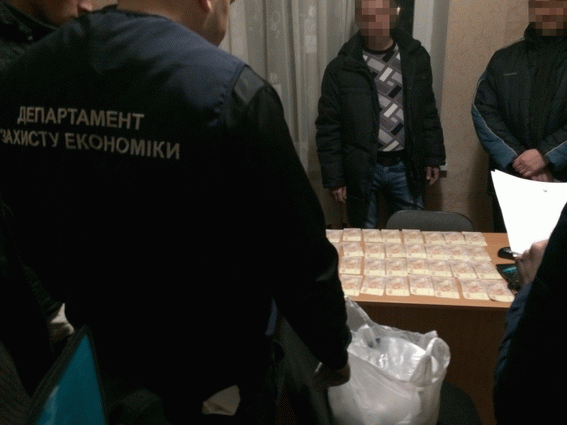 На Луганщине задержали чиновника на взятке