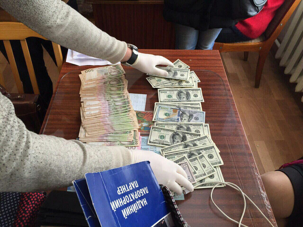 Врач требовал взятку за установление группы инвалидности