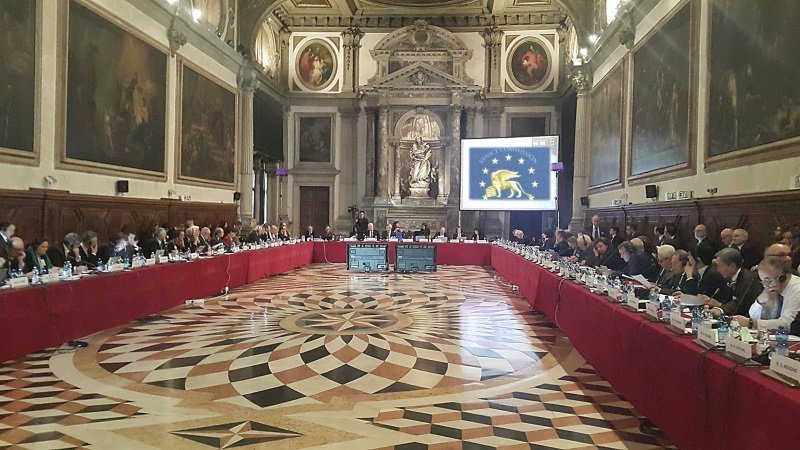 Заключение Венецианской комиссии относительно двух законопроектов о гарантиях свободы мирных собраний. ТЕКСТ