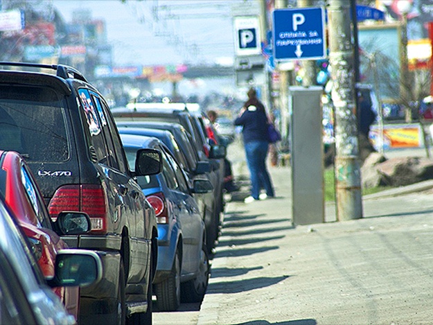 Власти Киева рассказали, как будут бороться с проблемой парковки в столице