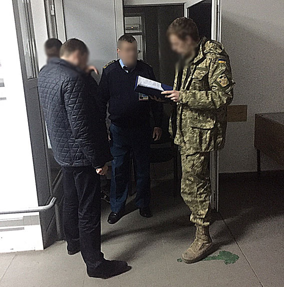 На сотрудников налоговой и таможни открыли 49 уголовных дел 