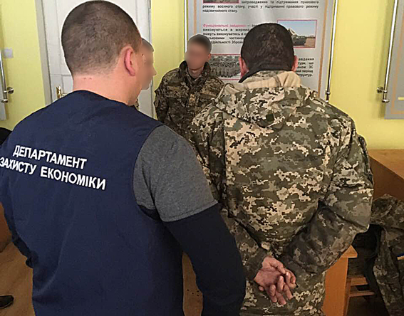 Военные требовали с солдата деньги за неувольнение со службы