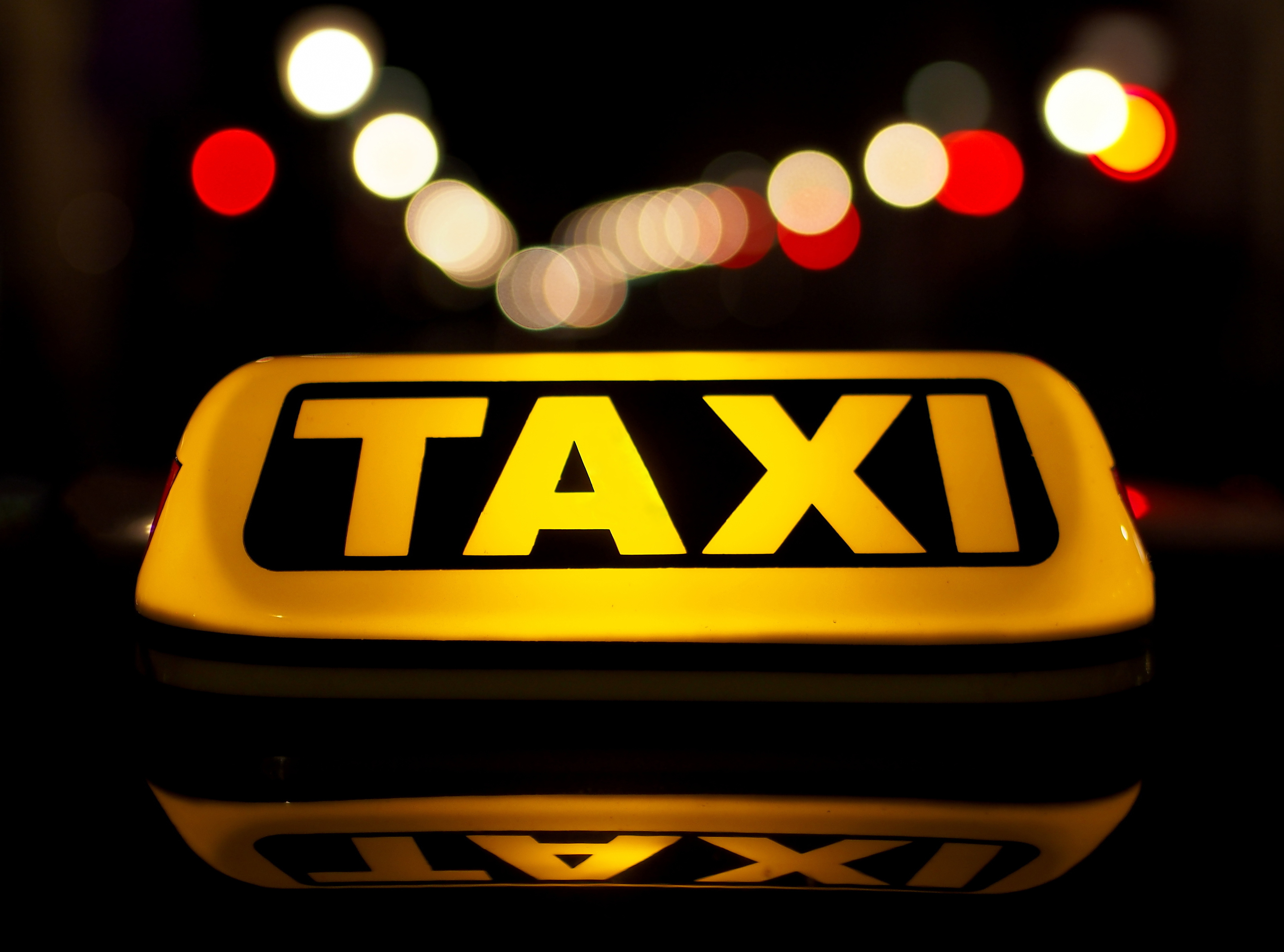 Таксист в Киеве сливал топливо из припаркованных автомобилей
