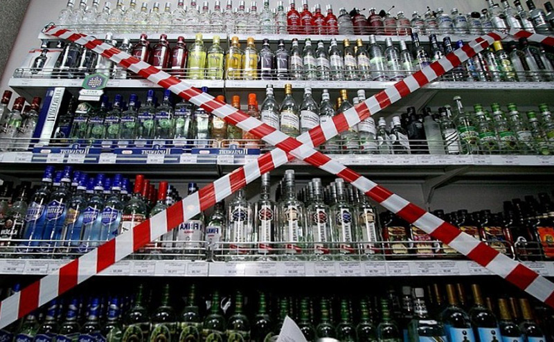 Как украинцы относятся к запрету на продажу алкоголя в ночное время? ВИДЕО