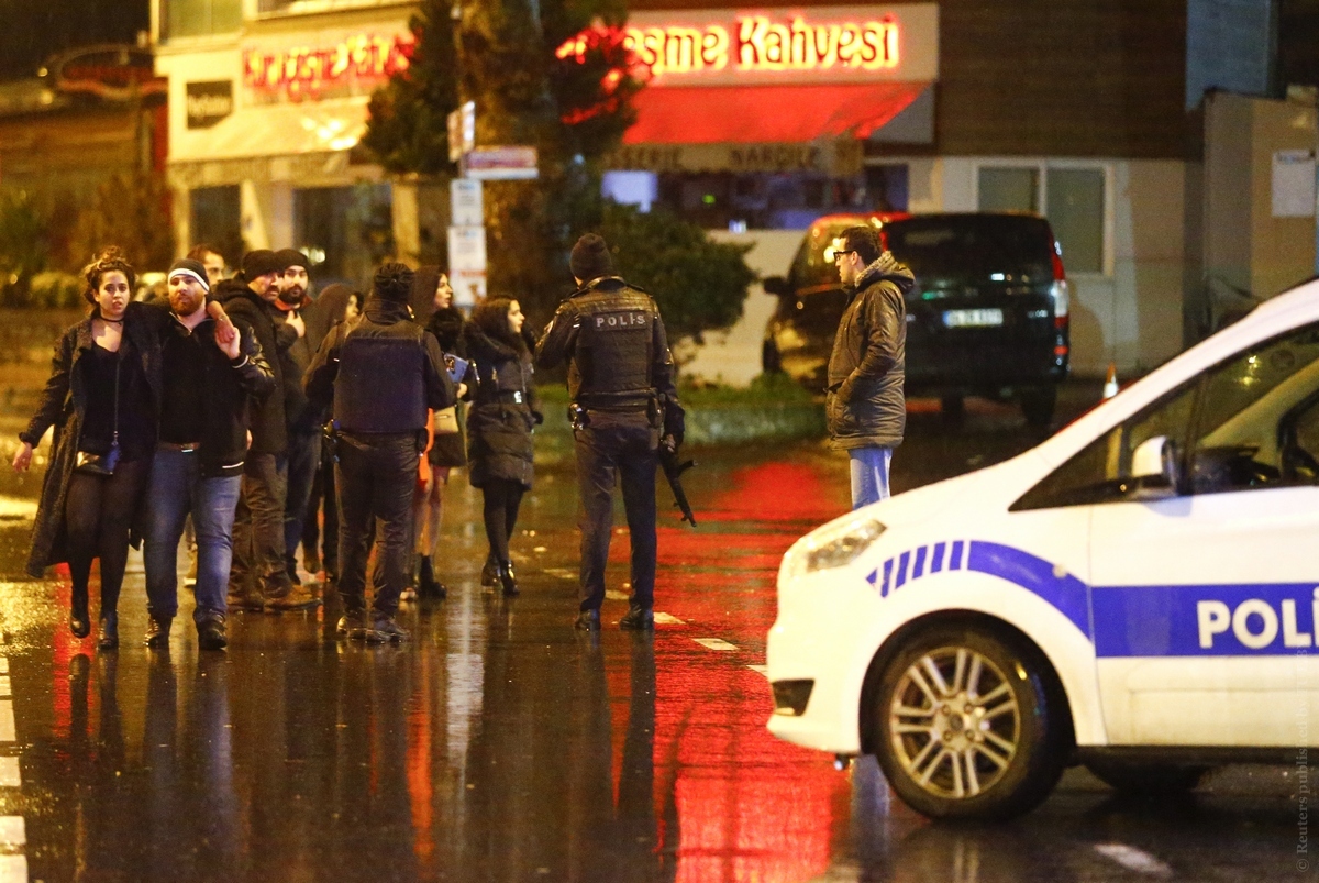 Теракт в Стамбуле: Санта-Клаусы застрелили 39 человек