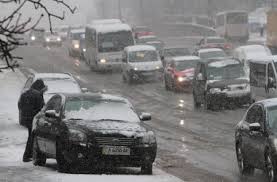 Киев: в течение суток спасатели освободили из снежных заносов 9 авто