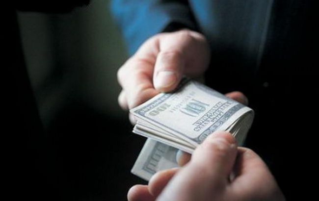 Правоохранителей уличили во взятке в 120 тыс. грн