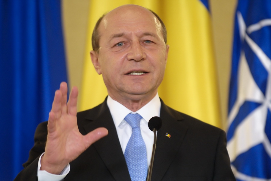 Бывший президент Румынии подал в суд на Президента Молдовы