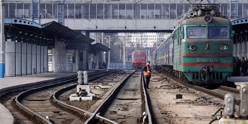 «Укрзализныця» значительно увеличила перевозку грузов и пассажиров