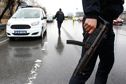 Экс-полицейский в Стамбуле угрожал пистолетом психиатру за предложение о госпитализации
