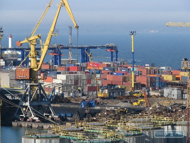 Бизнесмены незаконно завладели землями морского порта на сумму почти 4 млн долл.