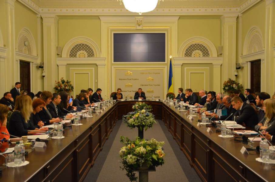 Депутаты предлагают полностью обновить состав Нацкомиссии регулирования энергетики и коммуслуг
