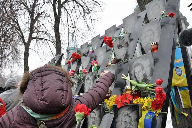 Память героев Небесной сотни в Киеве почтили шествием и панихидой