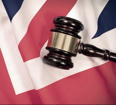 Британский суд отказал гетеросексуалам в регистрации гражданского союза