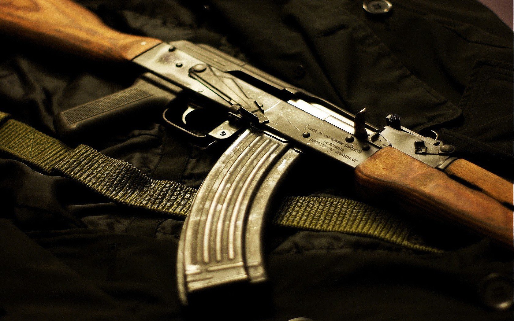 Военнослужащий-контрактник пытался незаконно купить крупный арсенал оружия