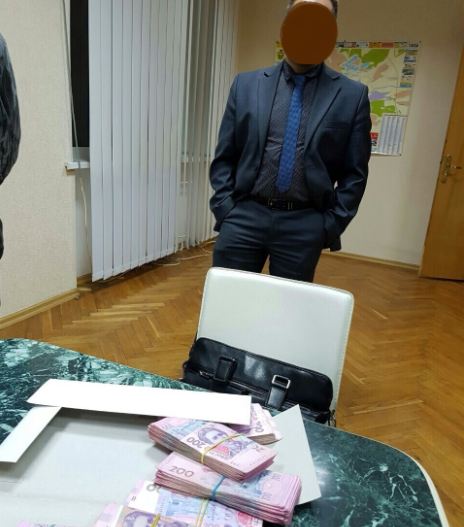 Заместителя Словянского городского главы будут судить за 150 тыс. грн взятки