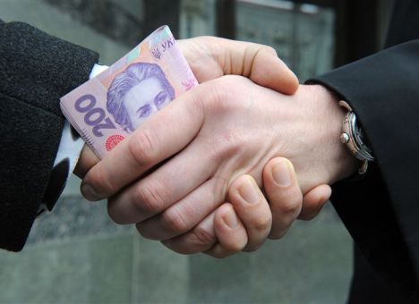 Донецких полицейских задержали на взятке в 80 тыс. грн