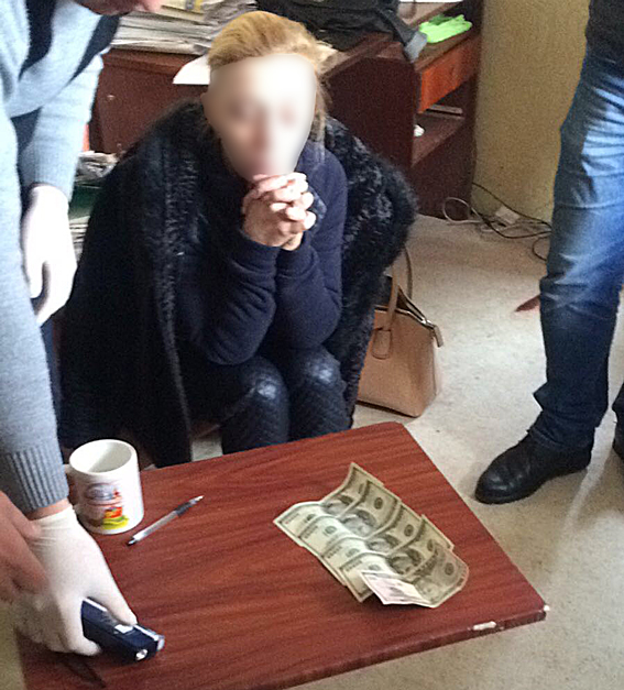 На получении 500 долл. взятки задержан депутат горсоветов Одесской области