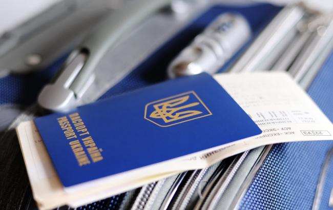 С начала апреля украинцы смогут ездить в Албанию без виз