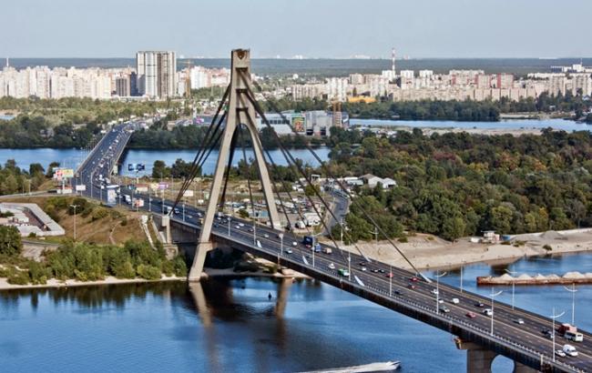 В Киеве частично ограничат движение транспорта на Московском мосту