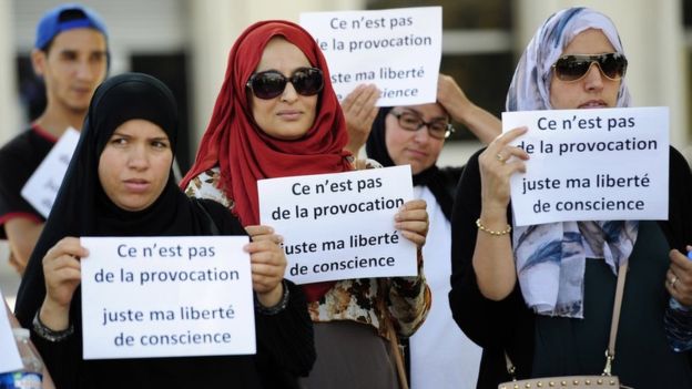 Европейский суд позволил компаниям запрещать хиджабы на рабочем месте