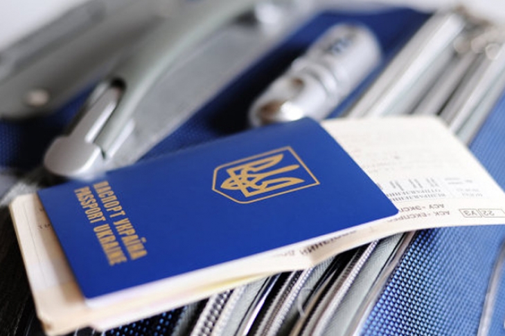 К началу безвиза украинцы будут иметь на руках около 3,5 млн биометрических паспортов