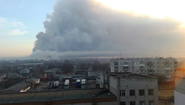 В Харьковской области горит крупнейший склад боеприпасов