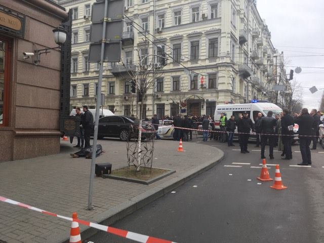 Возле отеля «Премьер Палас» в Киеве расстреляли двух человек 