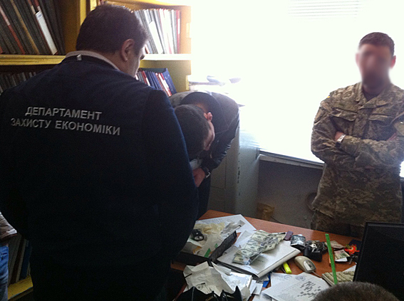 Полиция задержала на взятке в 600 долл. военного комисара