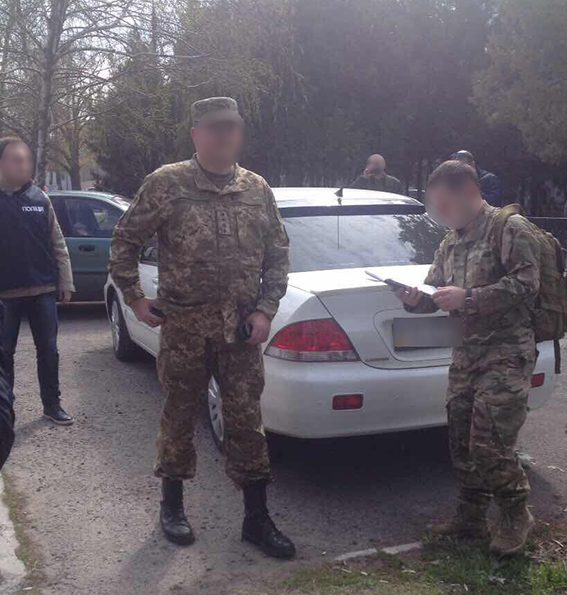 Начальник военкомата в АТО попался на взятке