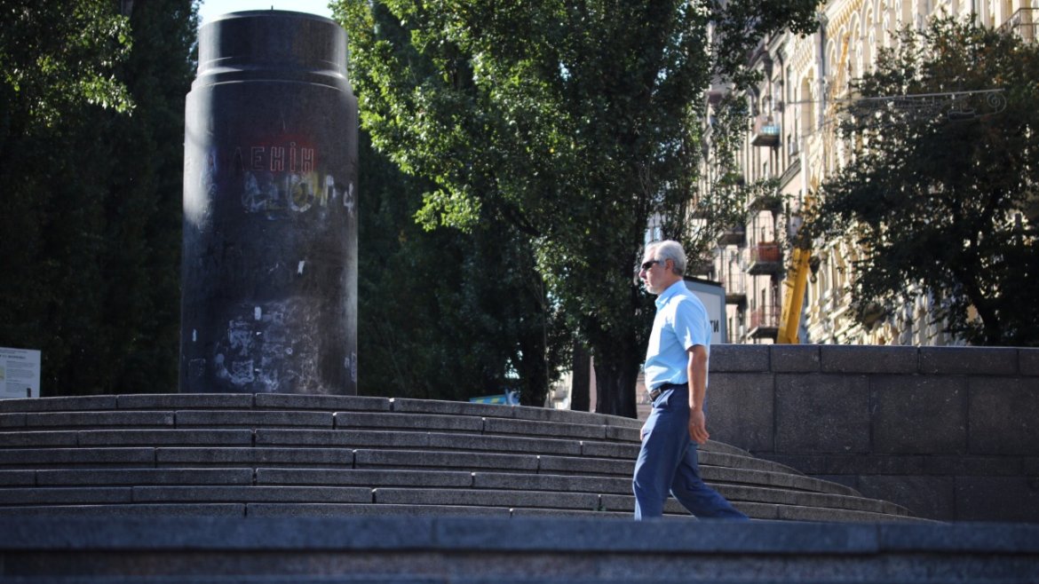На месте статуи Ленина в Киеве, возведут инсталляцию