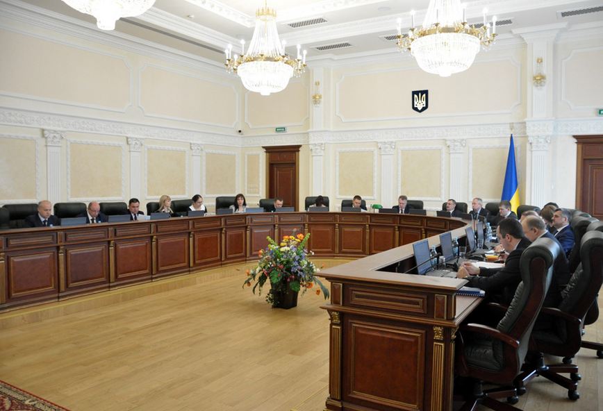 Совет правосудия уволил восемь судей в отставку