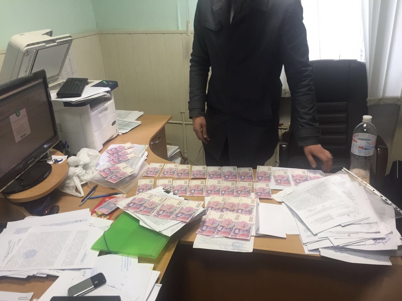 Задержан госслужащий управления юстиции АР Крым, на крупной взятке. Опубликованы фото