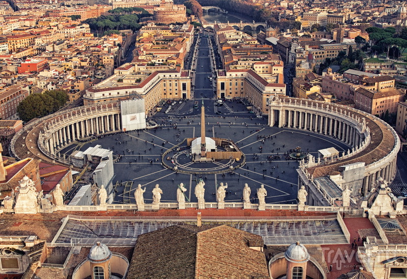 В Риме оштрафовали двух туристов, которые окунули ноги в фонтан