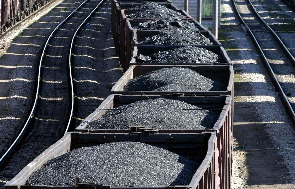Кабмин получил решение о запрете ввоза угля из РФ