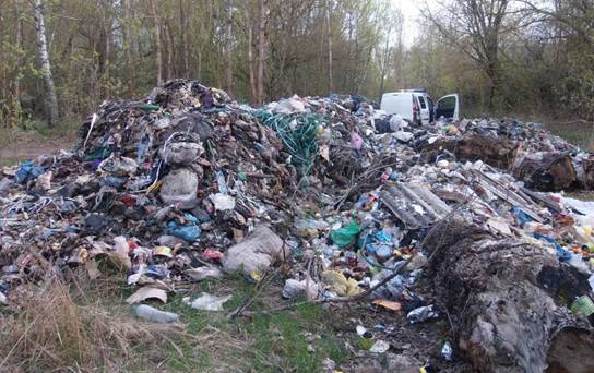 В Чернобыльской зоне обнаружили мусор из Львова. Опубликованы фото