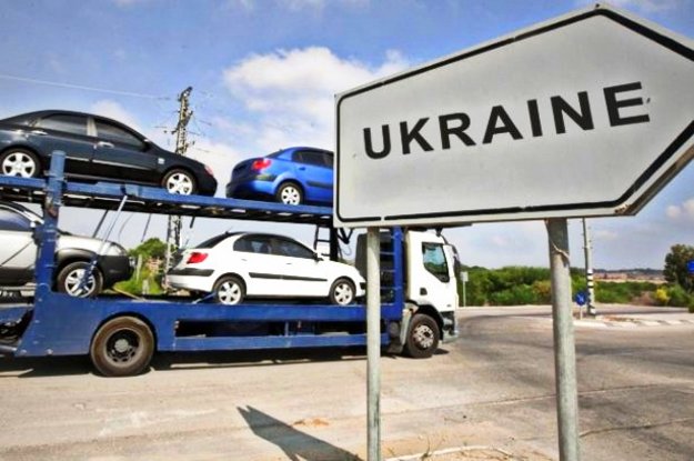 В Украину стали завозить намного больше автомобилей