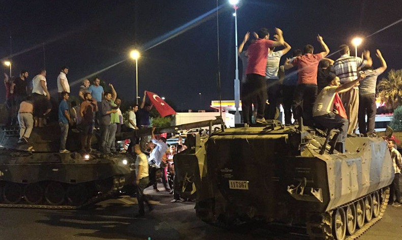 В Турции в течение суток задержали более тысячи полицейских