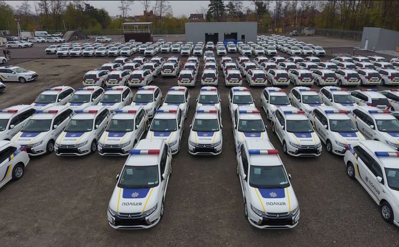 Новые полицейские «гибриды» Mitsubishi уже в Украине
