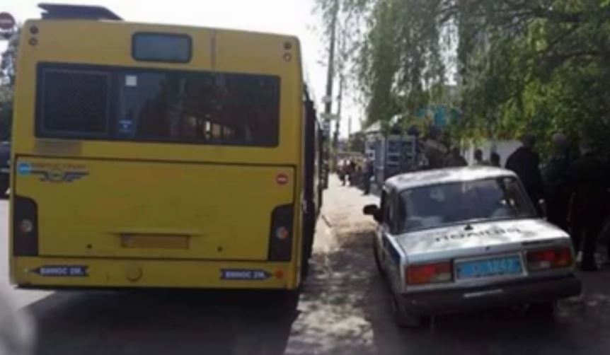 В столице обстреляли пассажирский автобус