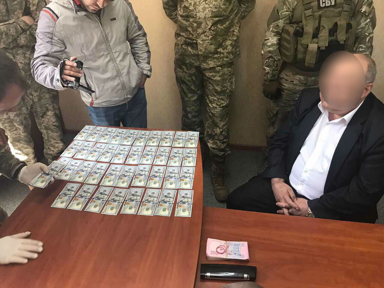 За взятку прокурору задержан частный предприниматель